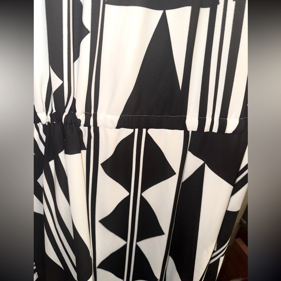 Black and White Geo Print Handkerchief Hem Maxi Dress Express Size Medium - Picture 14 of 16